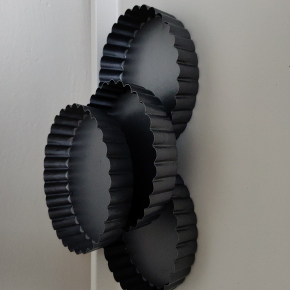 4 Tart pans with easy bottom release - Picture 8 of 9